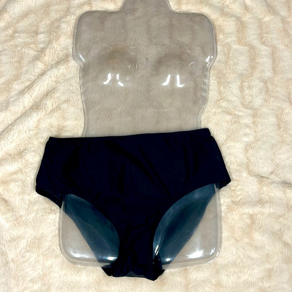 BNWOT BLACK UPF50+ BIKINI BOTTOM ONLY SIZE MEDIUM